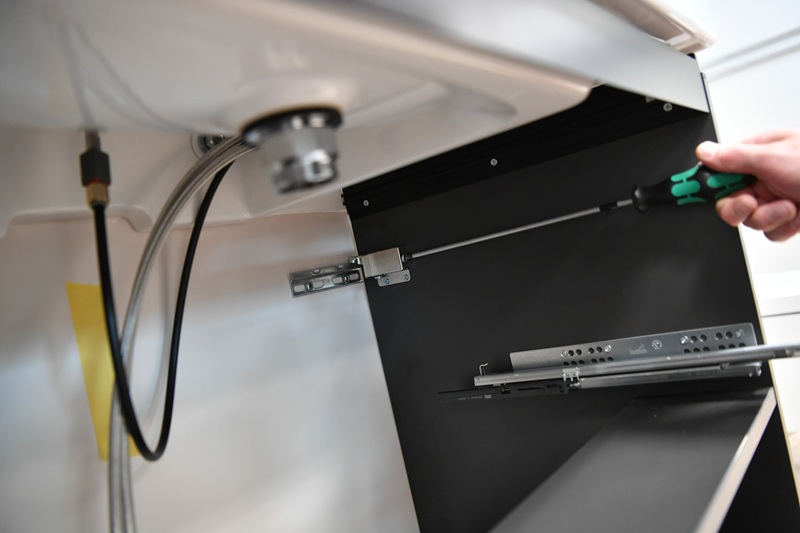 Step-by-step installation of hansgrohe’s Xelu Q vanity unit and basin paired with the Tecturis E two-hole basin mixer tap