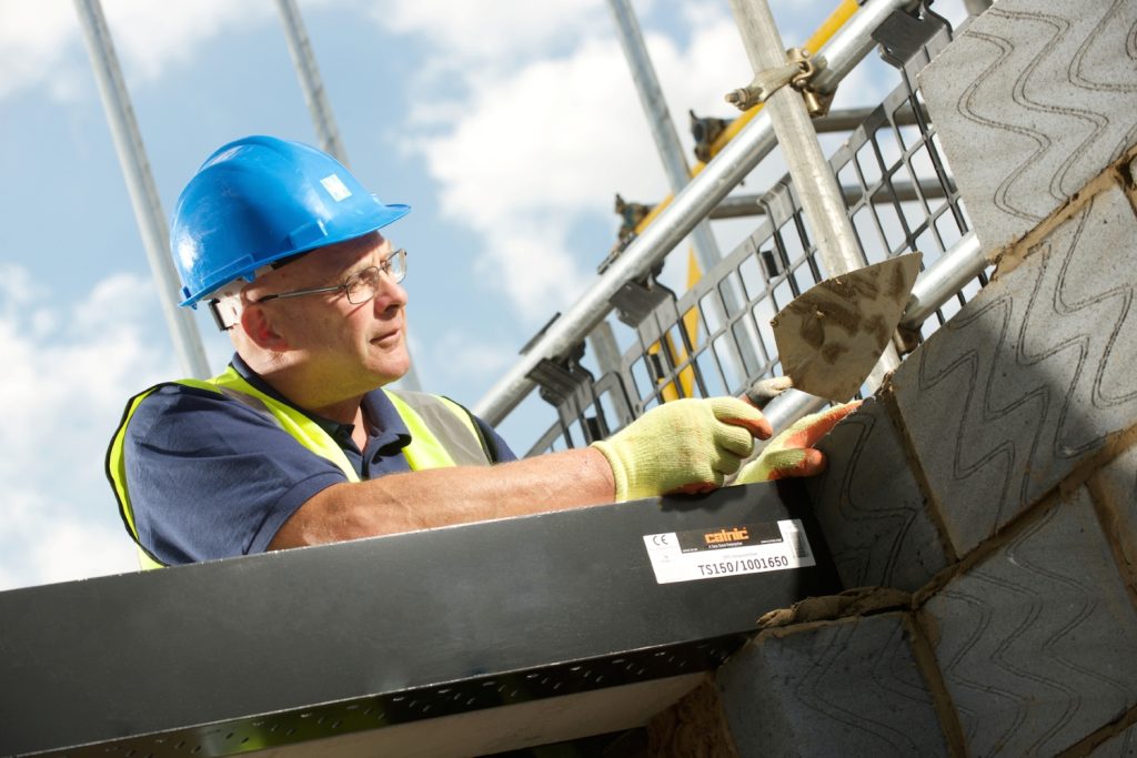 Bricklayer installs a Catnic lintel
