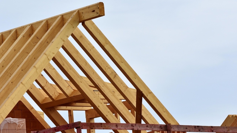Image of roof truss in in-progress house